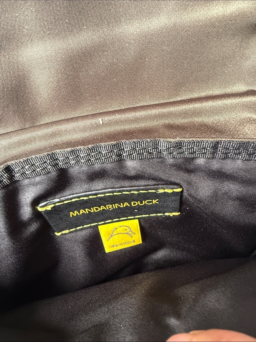 MANDARINA DUCK Olive Green Crossbody Bag with Adjustable Black Strap✨ - Picture 6 of 10